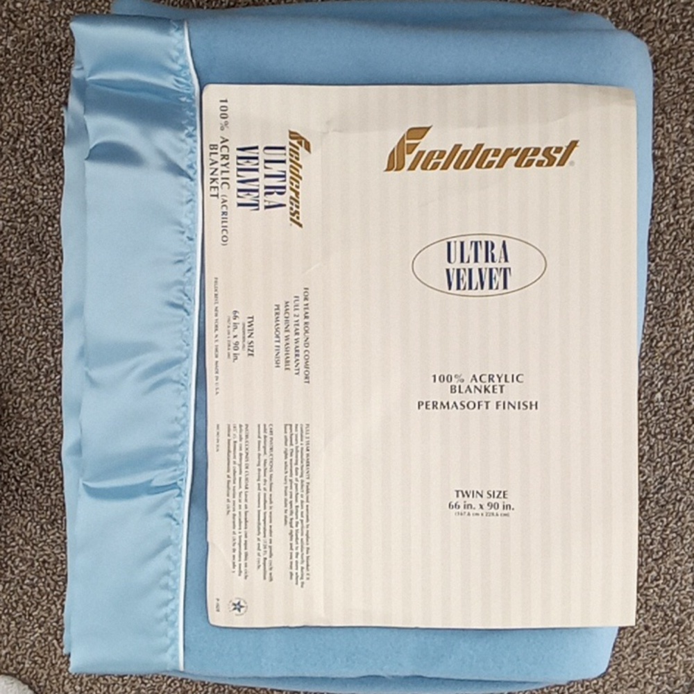 Vintage Fieldcrest Blue Ultra Velvet Acrylic Twin Blanket NIB
